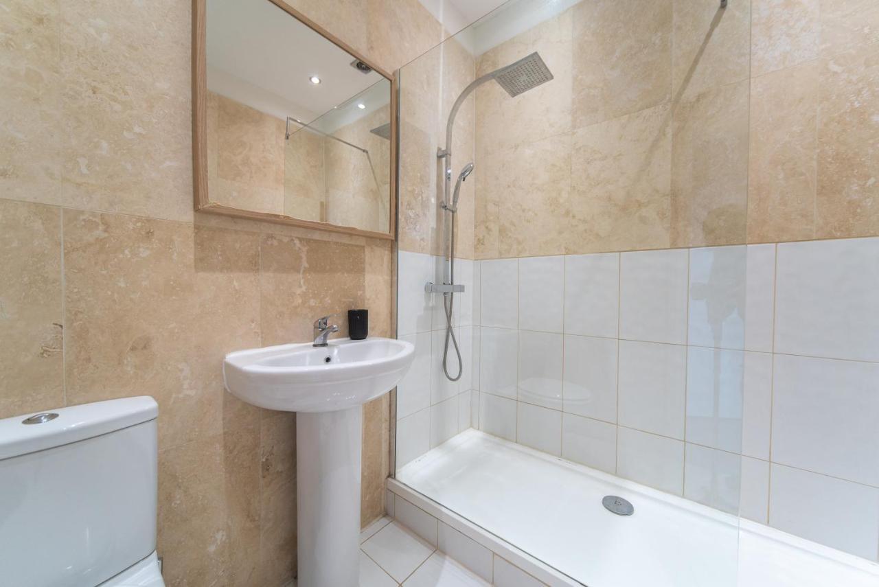 Spacious 2 Bedroom Apartment In Downtown Лондон Екстер'єр фото